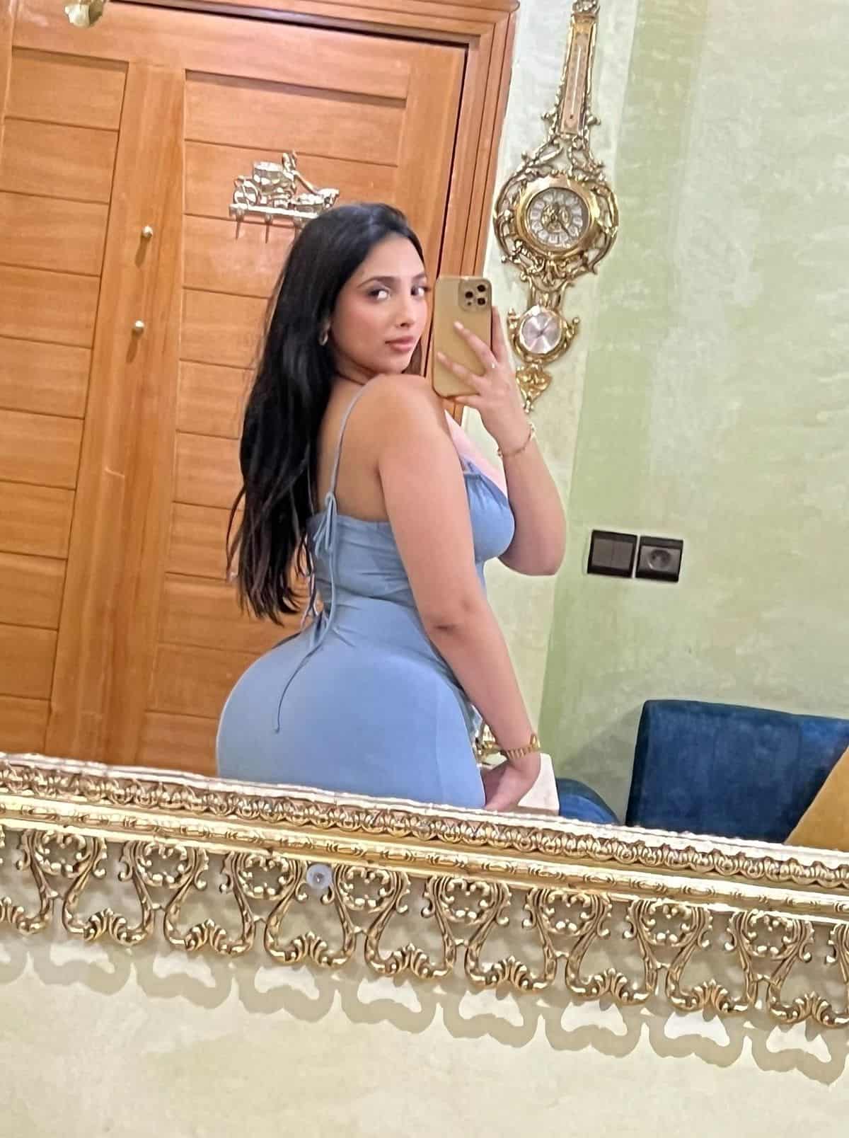 Book Girl for Night in Pakistan — timeless profile photo with minimal distractions — booking in Pakistan (Lahore, Islamabad, Karachi & more) — gallery 14/15 — asset 20