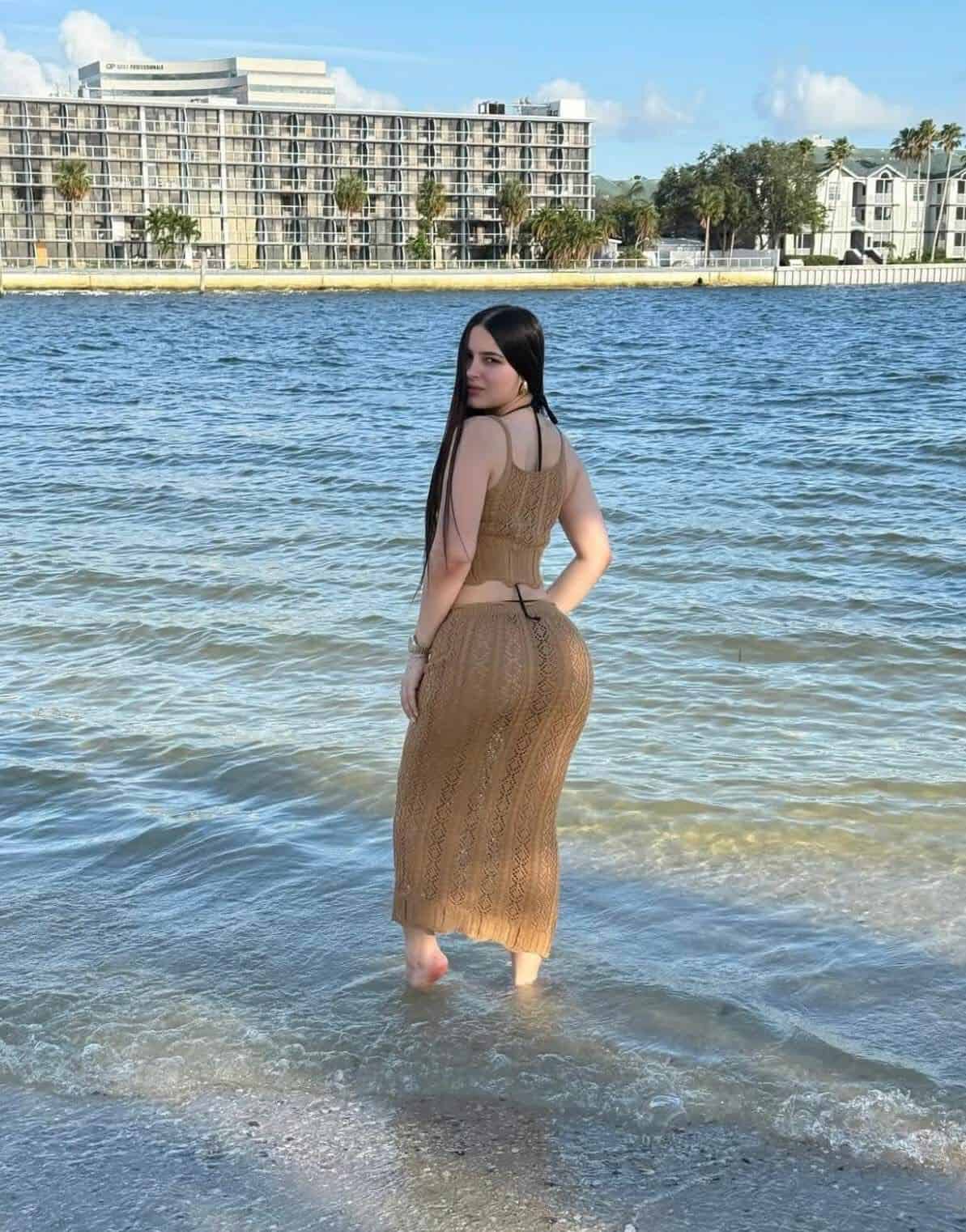 Book Girl for Night in Pakistan — lounge-style setting shot for relaxed conversation — booking in Pakistan (Lahore, Islamabad, Karachi & more) — gallery 5/15 — asset 42