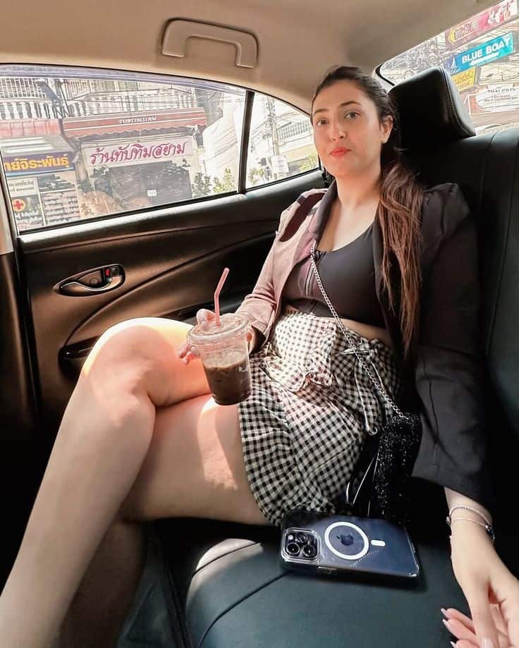 Book Girl for Night in Pakistan — natural expression photo for realistic expectations — booking in Pakistan (Lahore, Islamabad, Karachi & more) — gallery 15/15 — asset 43