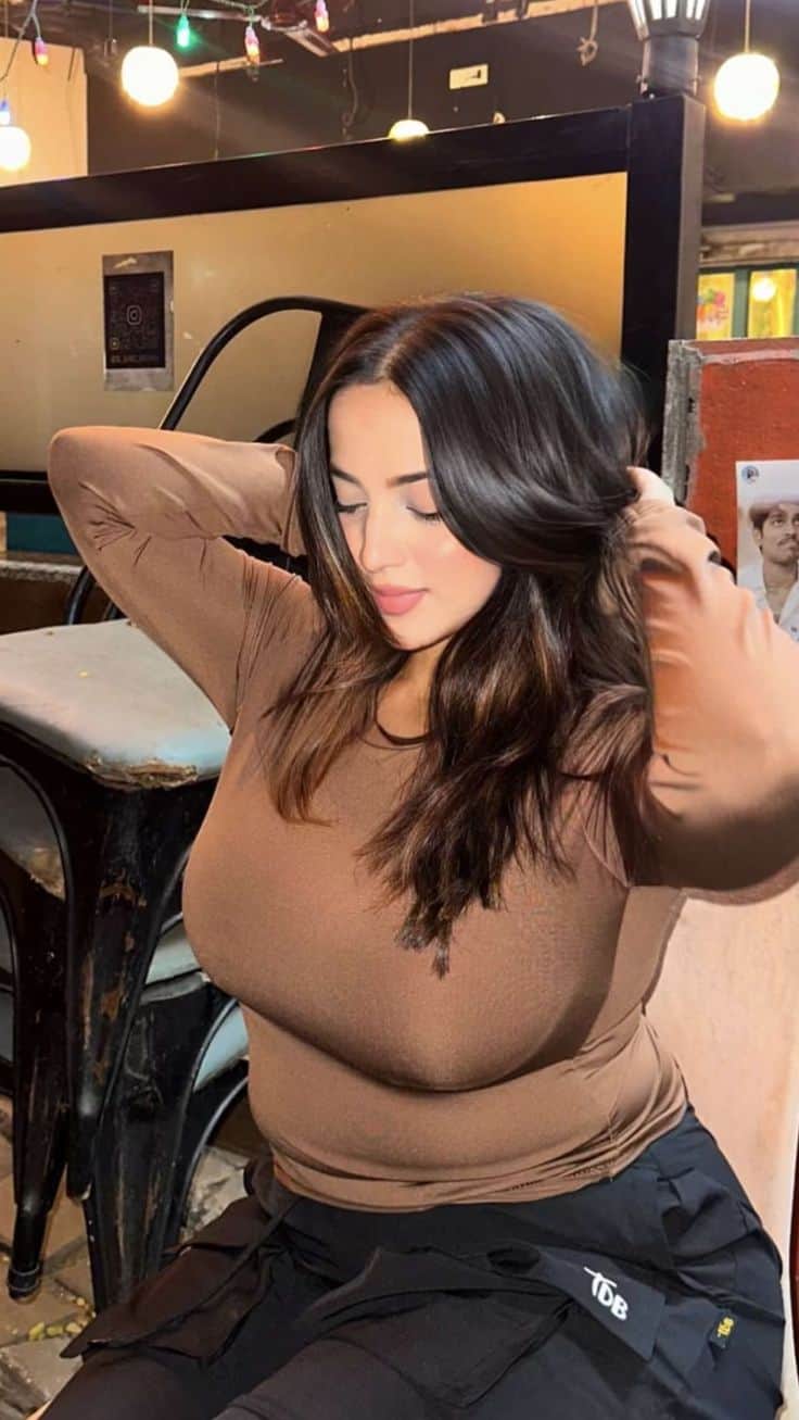 Book Girl for Night in Pakistan — evening-ready outfit shot with simple composition — booking in Pakistan (Lahore, Islamabad, Karachi & more) — gallery 11/15 — asset 53