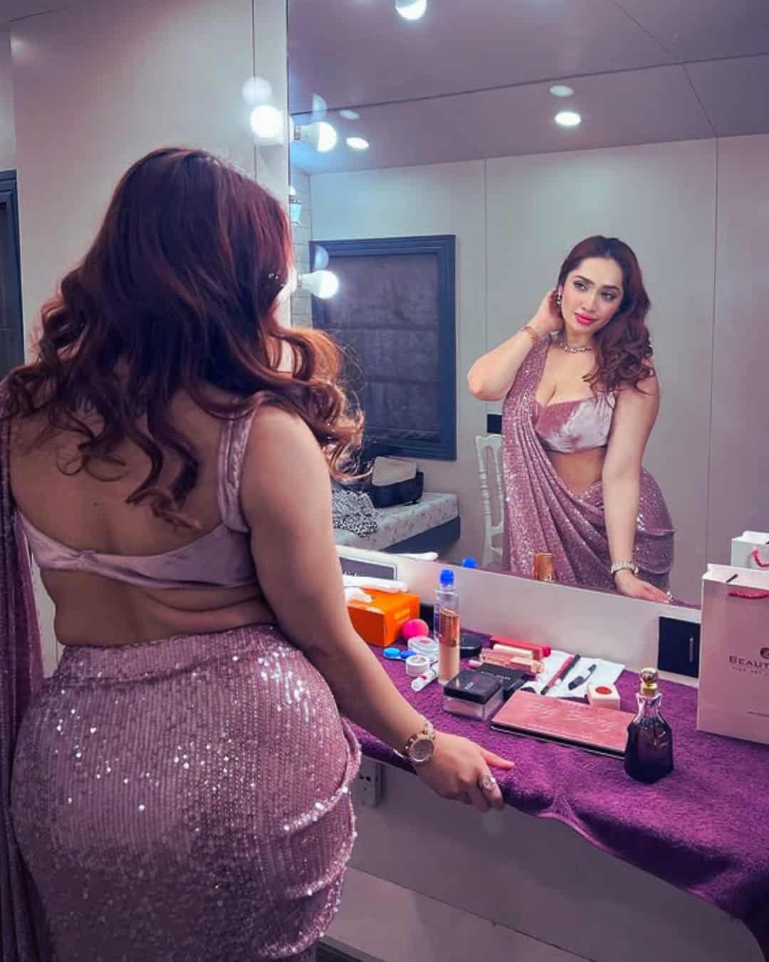 Book Girl for Night in Pakistan — soft-focus background with sharp subject detail — booking in Pakistan (Lahore, Islamabad, Karachi & more) — gallery 2/15 — asset 9